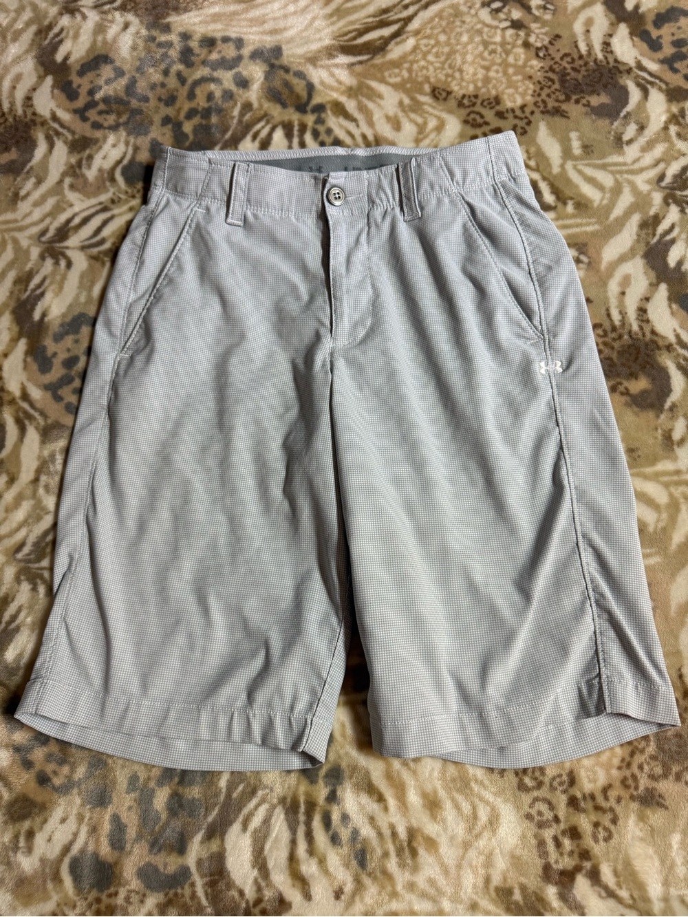 Under Armour gray shorts size 28 #athletic #performance